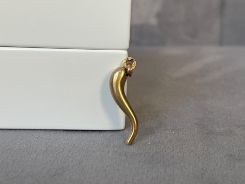 9ct Gold horn pendant weighing 0.74 grams - Image 2 of 2