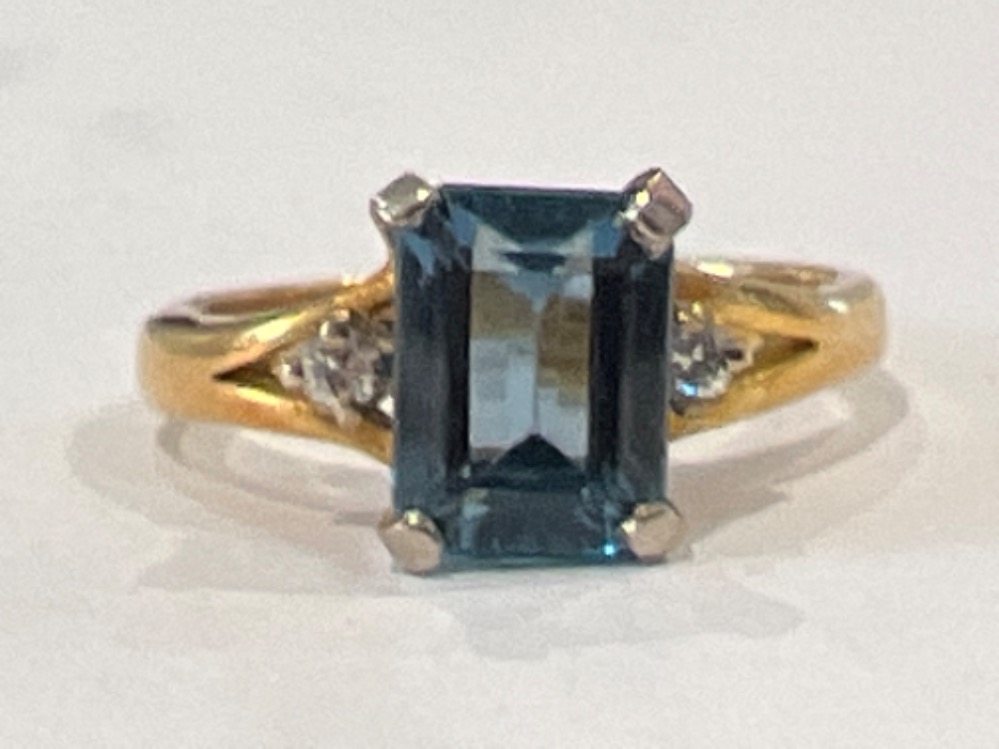 Ladies 18ct gold sapphire and diamond ring, size L (3.97g)