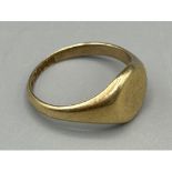 18ct gold signet ring, size M1/2 and 3.11g