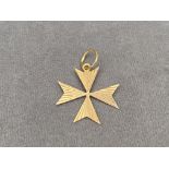 18ct gold Maltese cross pendant weighing 0.69 grams