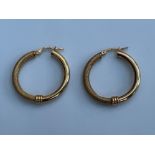 Ladies 9ct gold hoop patterned earrings (1.93g)