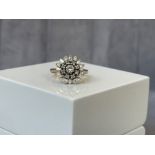 9ct gold green and white stone cluster ring weighing 1.29 grams size L