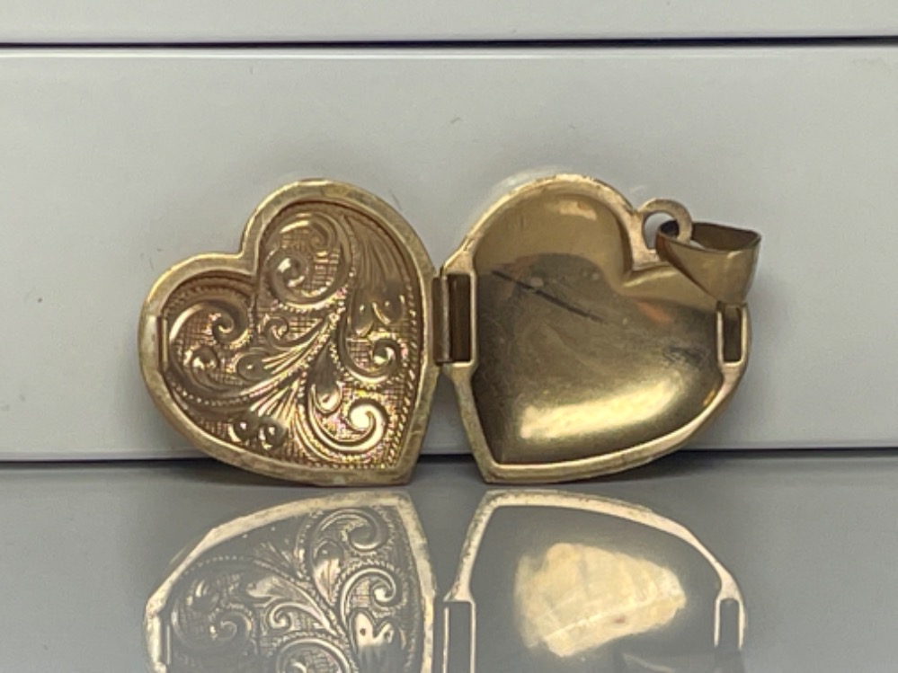 9ct Yellow gold Heart Locket Pendant with fancy design - weighing 1.8 grams - Image 2 of 2