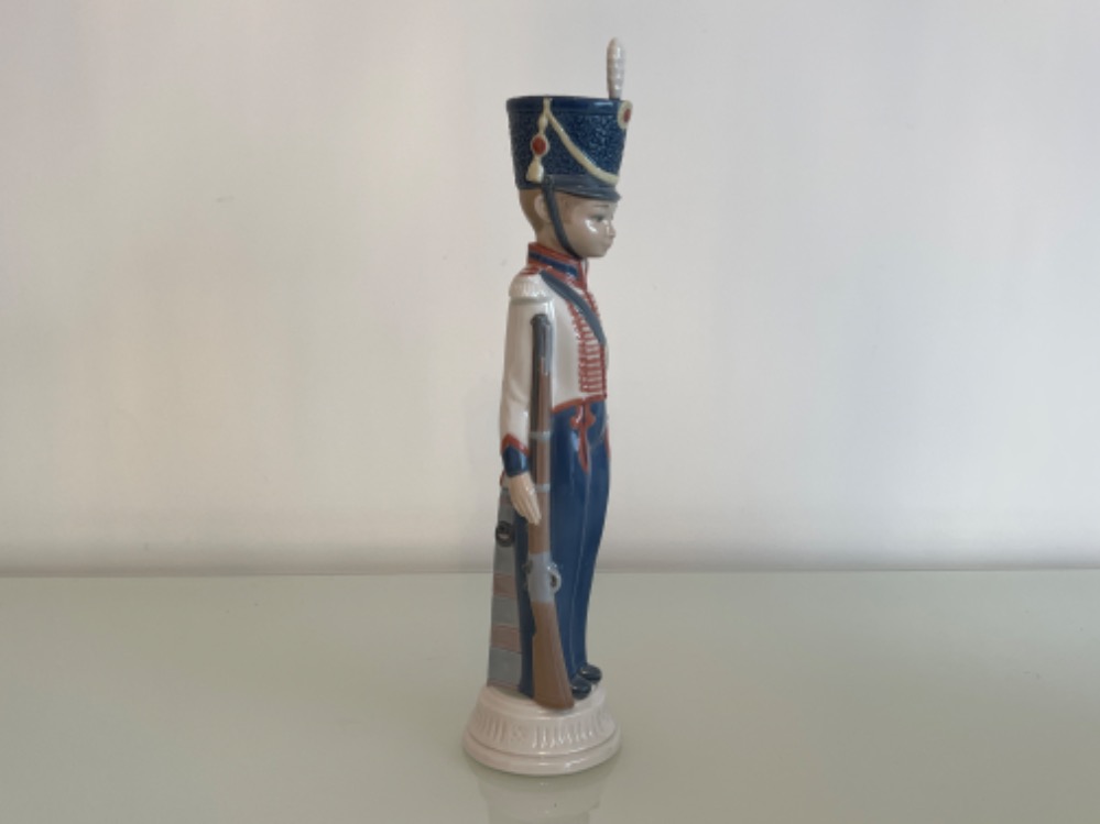 Lladro 5407 ‘At attention’ in good condition and original box - Image 2 of 3