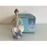 Lladro 1360 ‘Stool Laura’ in good condition and original box