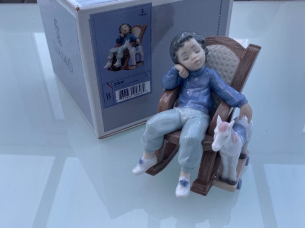 Lladro figure #5846 ‘All Tuckered out’ in good condition with original box