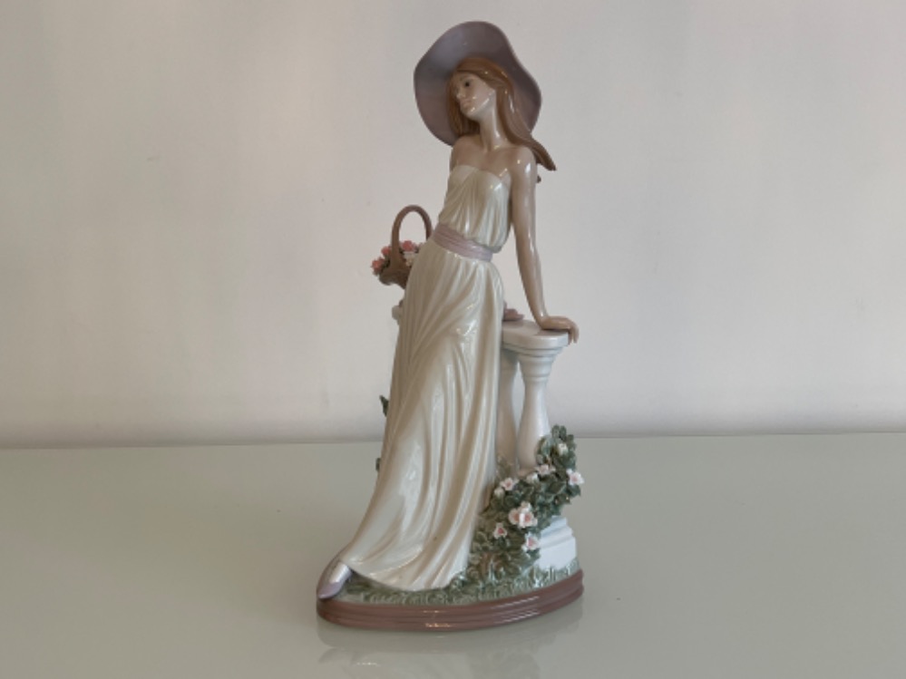 Lladro 5378 ‘Time for Reflection’ in good condition and original box - Image 3 of 5