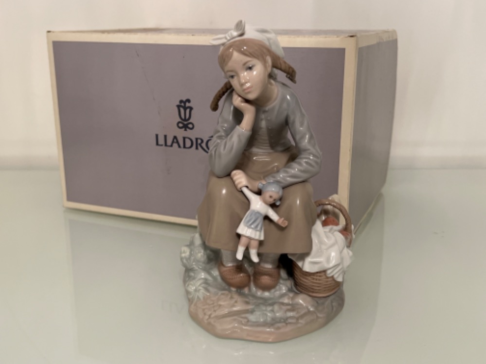 Lladro signed 1211 ‘Daydreamer’ in good condition and original box