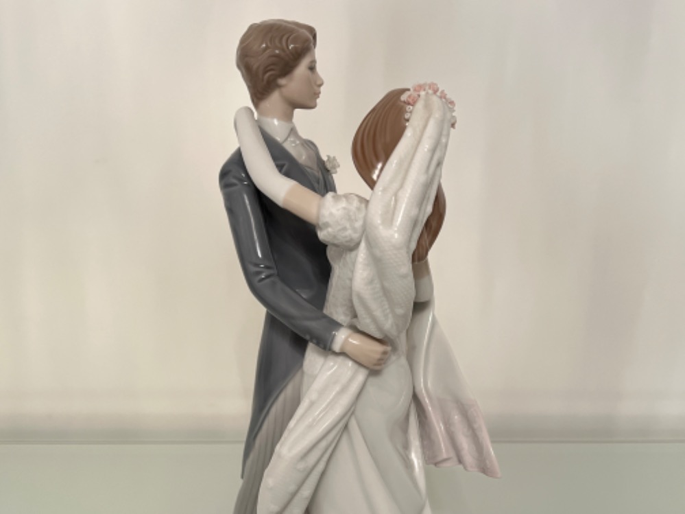 Lladro 1528 ‘I love you truly’ in good condition and original box - Image 4 of 4