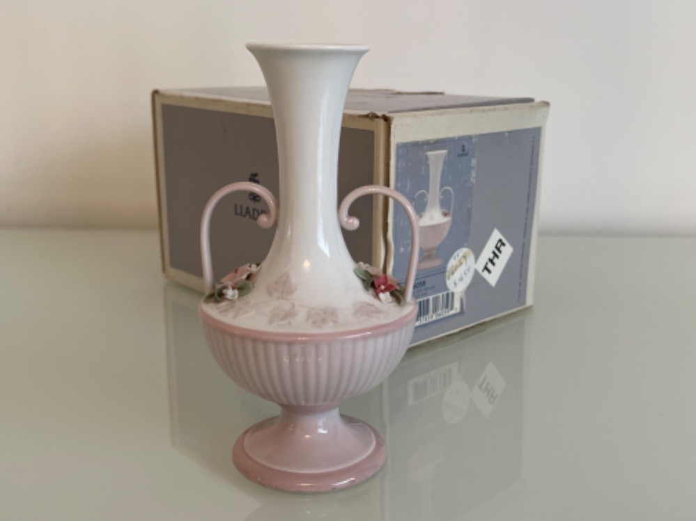 Lladro 6059 ‘Prelude vase’ in good condition and original box