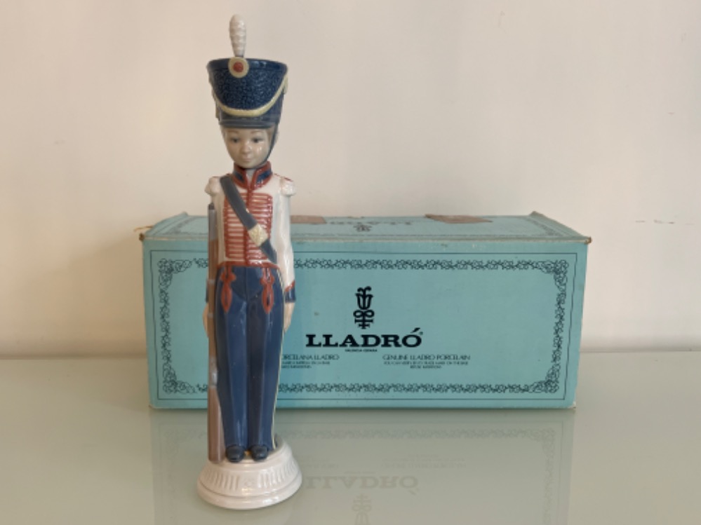 Lladro 5407 ‘At attention’ in good condition and original box