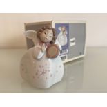 Lladro 6530 ‘Little angel with tambourine’ in good condition and original box