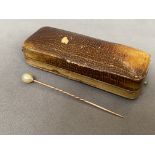 Antique 9ct Yellow Gold Stick Pin with Pearl in original box - Weighing 1.39 grams - 6.9cm in length