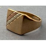 Gents 9ct gold two tone square signet ring, size N1/2 (3.7g)