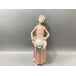 Lladro 5008 ‘Static Girl with straw hat’ by F. Catala in good condition