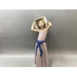 Lladro 5011 ‘Trying on a straw-hat’ by F. Catala in good condition