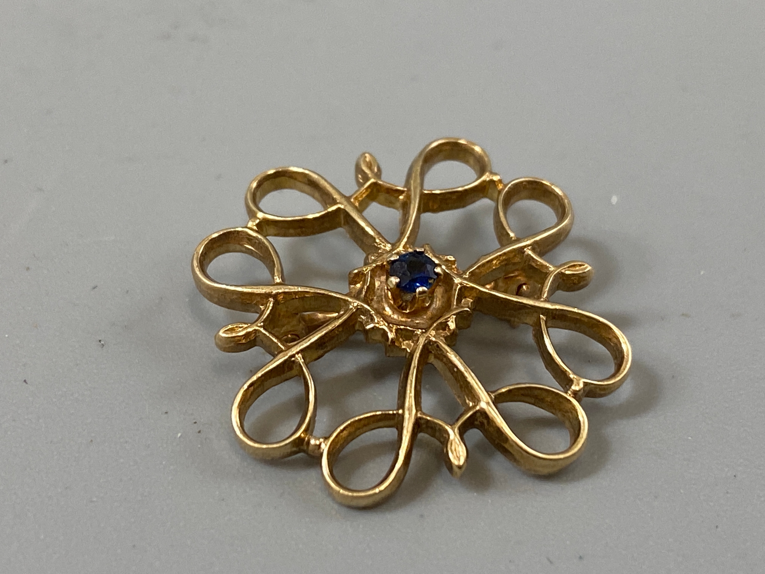 9ct gold and sapphire brooch with Fancy design, weight 2.32 grams