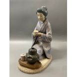 Lladro 5122 Japanese Girl Serving Tea in good condition