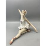 Lladro 5920 Swan Ballet in good condition with original box