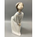 Lladro 4873 Girl Kissing in good condition with original box