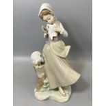 Lladro 4915 Girl with Pigeons in good condition