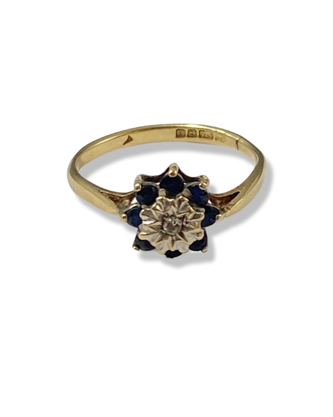 9ct yellow gold diamond and sapphire cluster ring weighing 1.22 grams size H