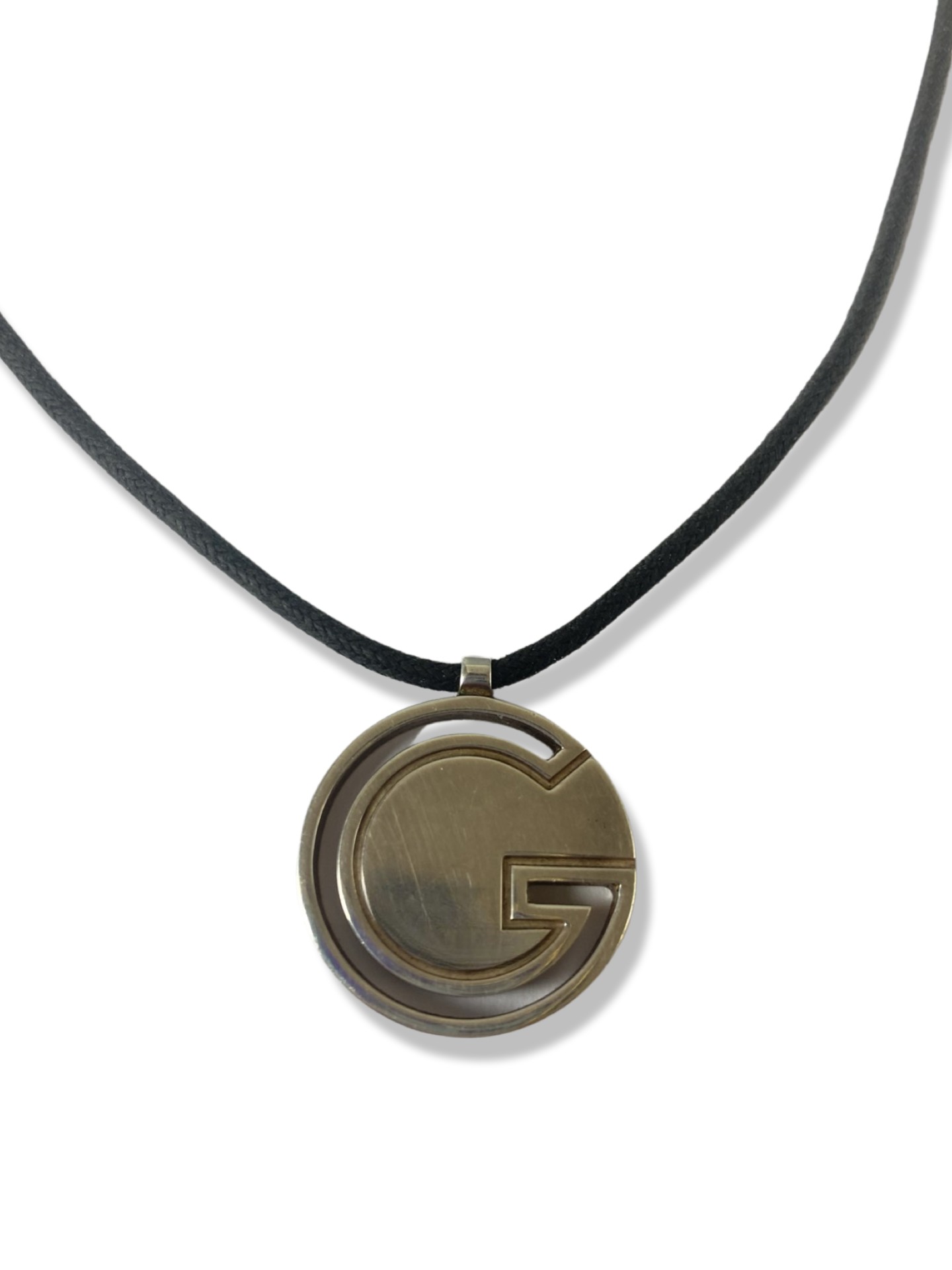 Gucci silver G pendant on a fabric rope chain weighing 16.68 grams and measuring 43cm in length