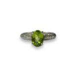 18ct White Gold Diamond & Peridot Ring Weighing 2.5 grams Size I