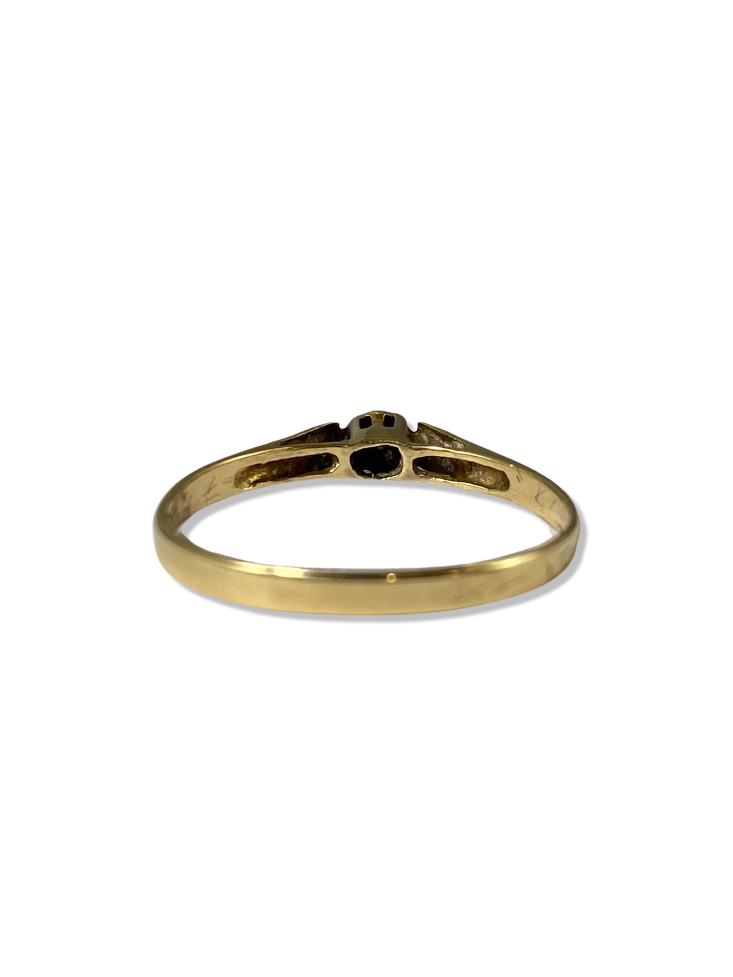 9ct Yellow Gold Birmingham 1982 Diamond Solitaire Ring featuring bark design band weighing 0.87 - Image 2 of 2