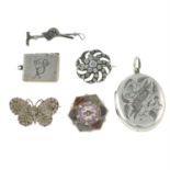 A selection of early 20th century jewllery to include four brooches, a pendant and a Mizpah locket.