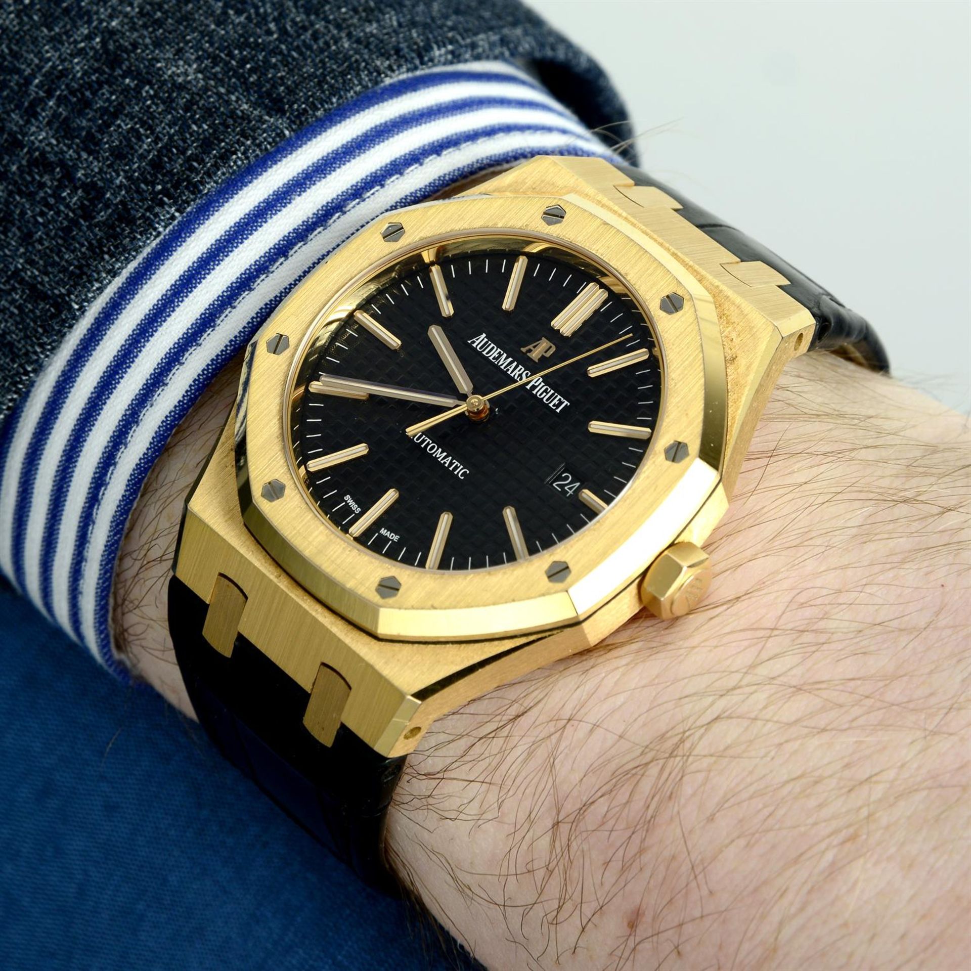 AUDEMARS PIGUET - an 18ct rose gold Royal Oak wrist watch, 41mm. - Image 5 of 6