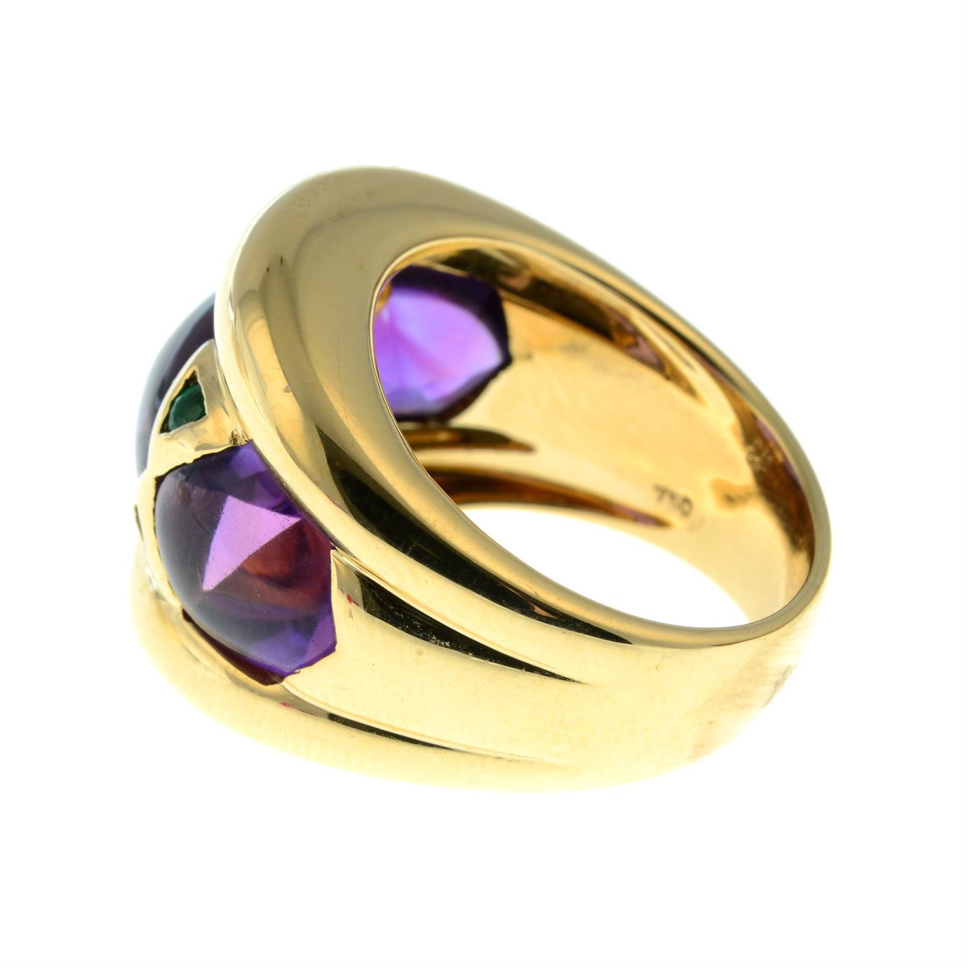 A gold cabochon amethyst and emerald dress ring. - Image 3 of 5