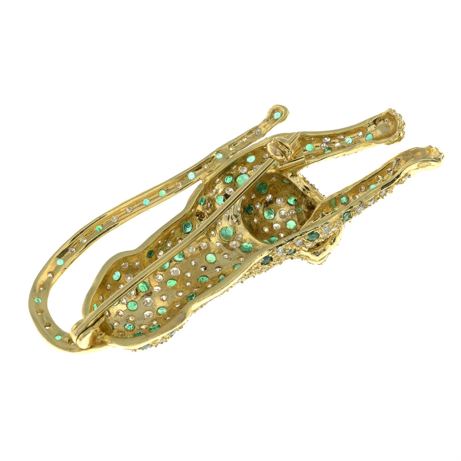An emerald and brilliant-cut diamond pavé-set leopard brooch. - Image 3 of 4