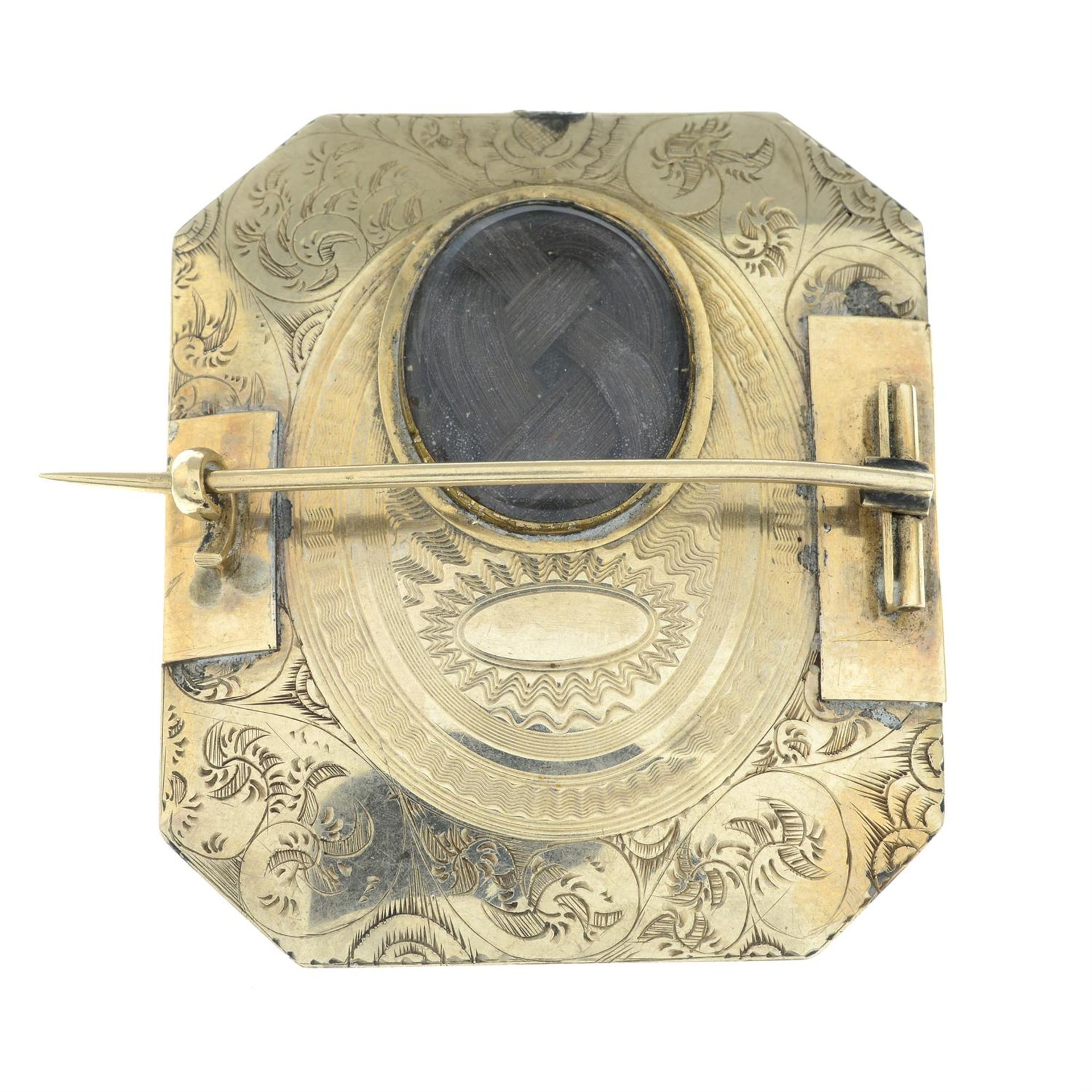 A mid 19th century daguerreotype photographic memorial brooch, with woven hair glazed locket and - Bild 3 aus 5