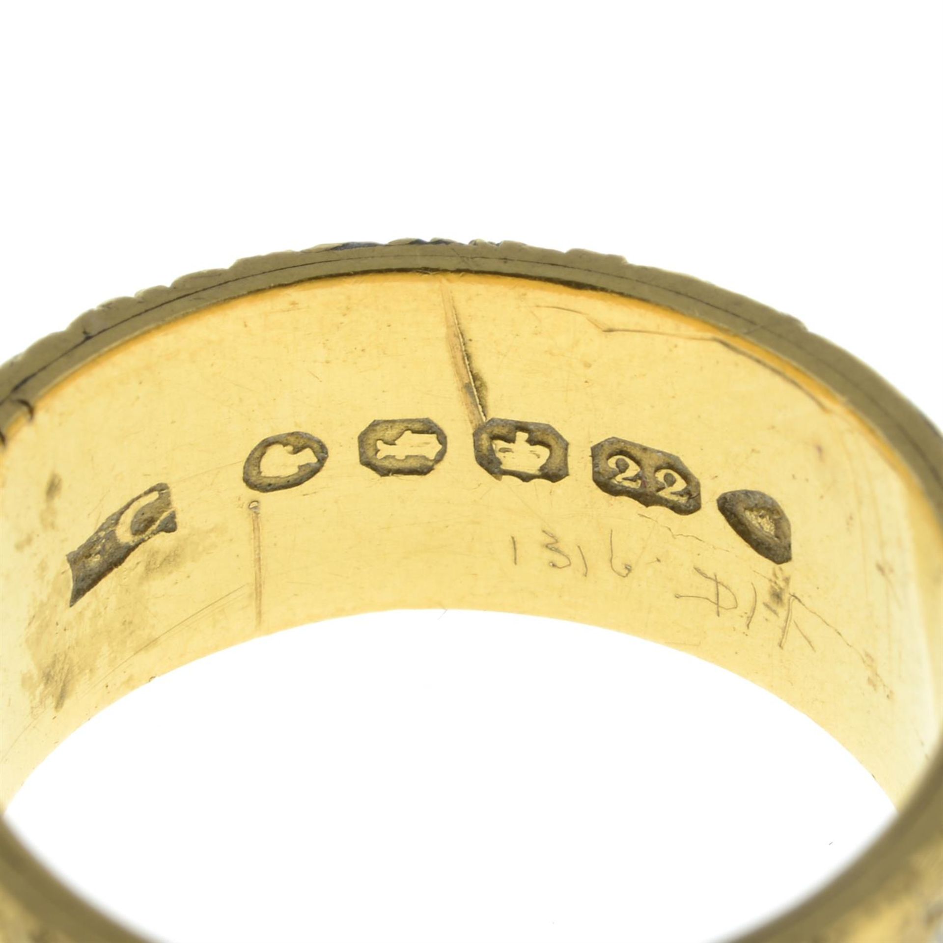An early Victorian 22ct gold black enamel and gilt 'In Memory Of' band ring, with foliate embossed - Image 3 of 5