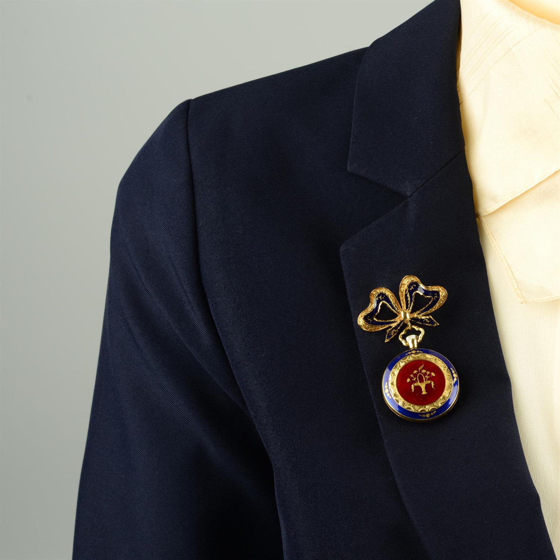 A red and blue enamel fob watch, with flower basket motif to reverse and removable bow surmount. - Image 4 of 4