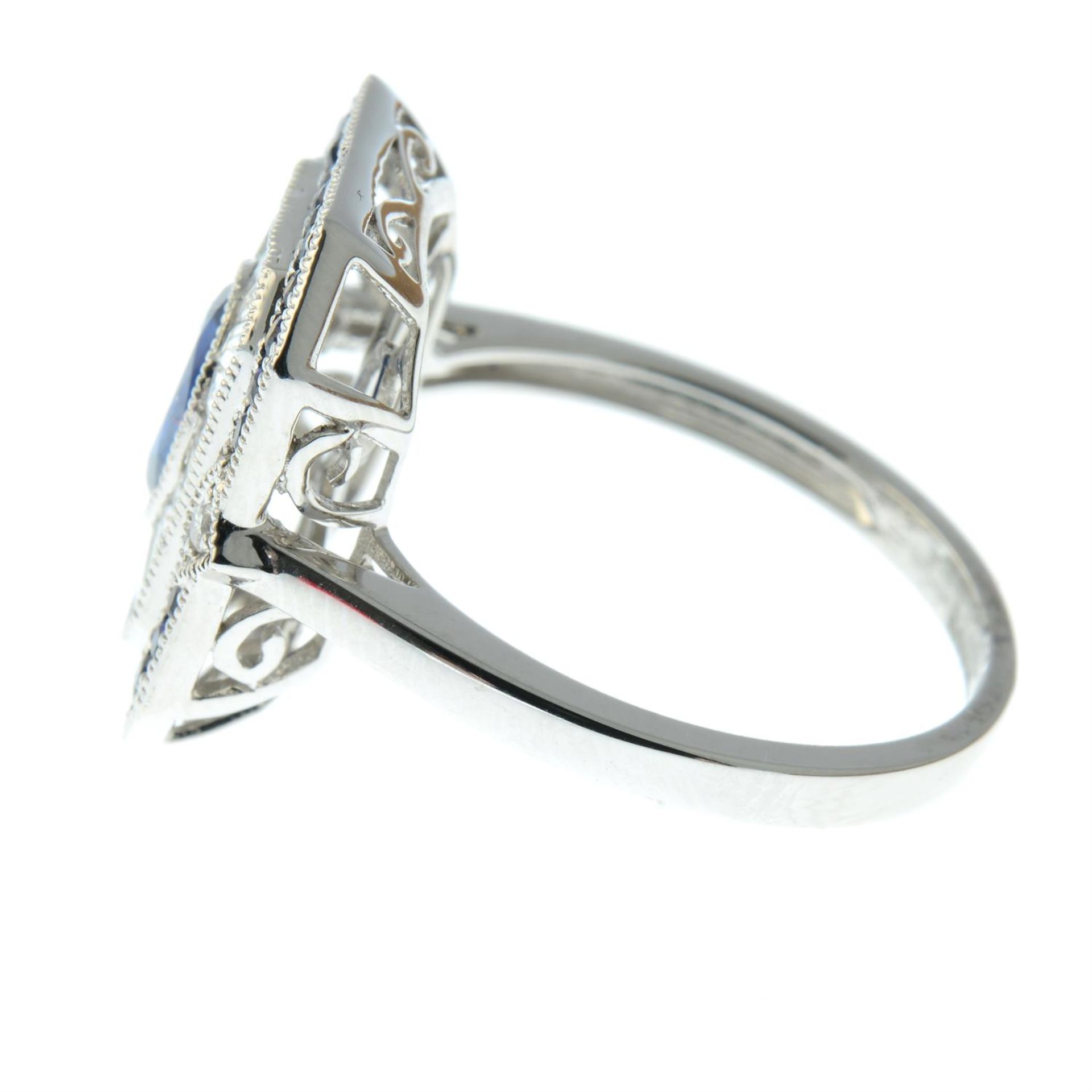 An 18ct gold sapphire and vari-cut diamond dress ring. - Bild 3 aus 5