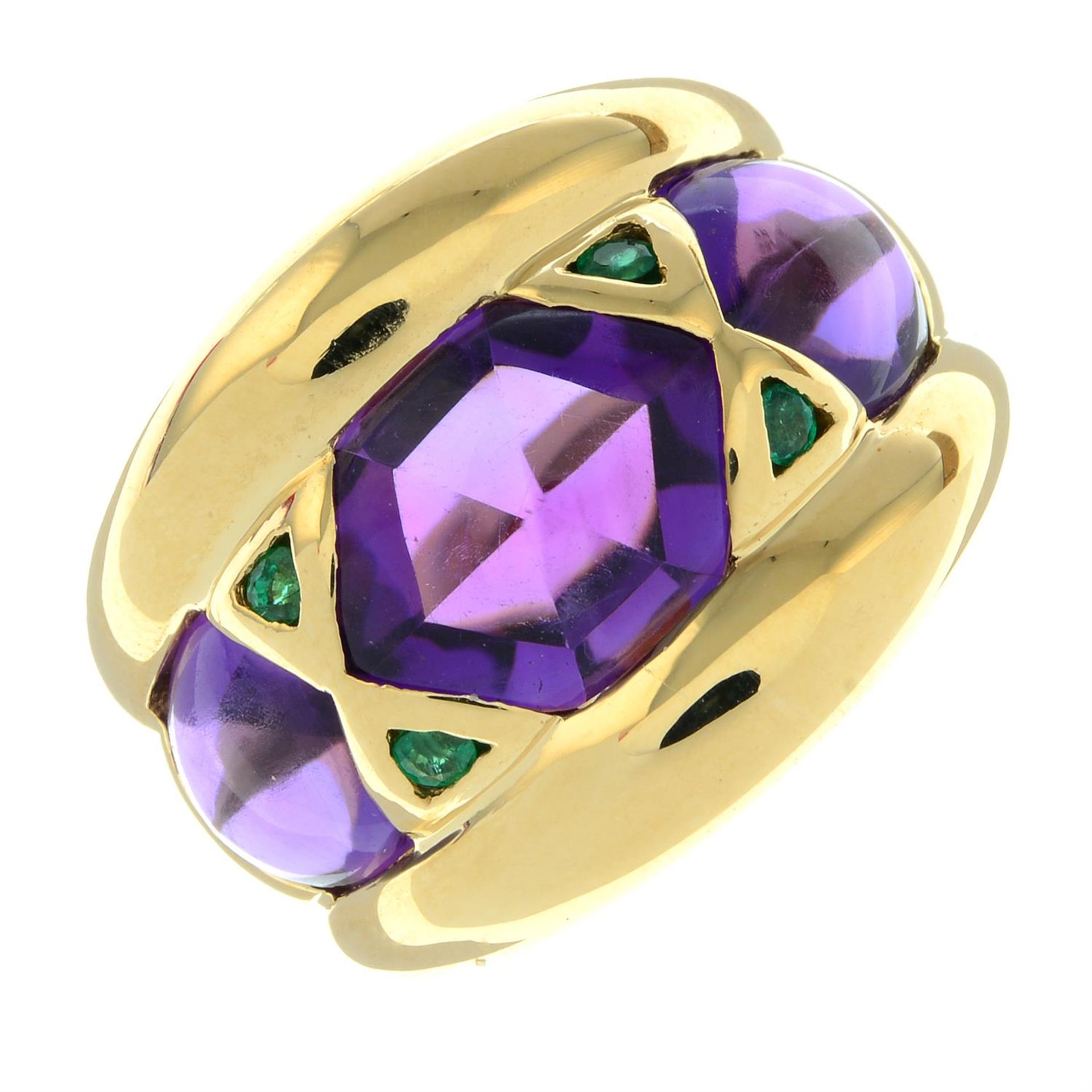 A gold cabochon amethyst and emerald dress ring. - Image 2 of 5