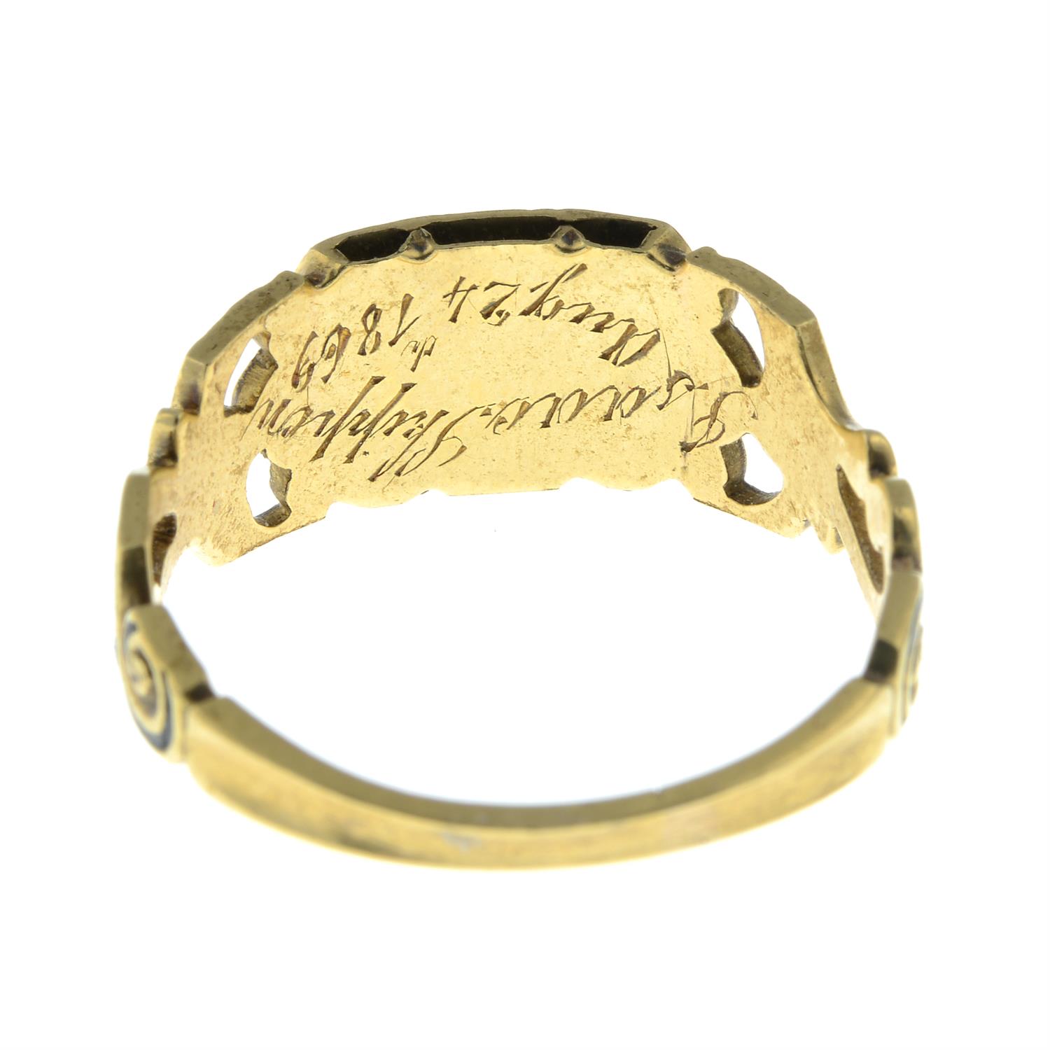 A mid Victorian 18ct gold coral and black enamel 'In Memory Of' mourning ring. - Image 4 of 5