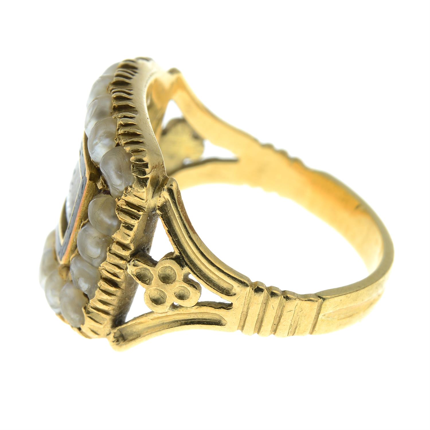 A late Georgian 18ct gold glazed woven hair memorial ring, with black enamel and split pearl - Image 3 of 5