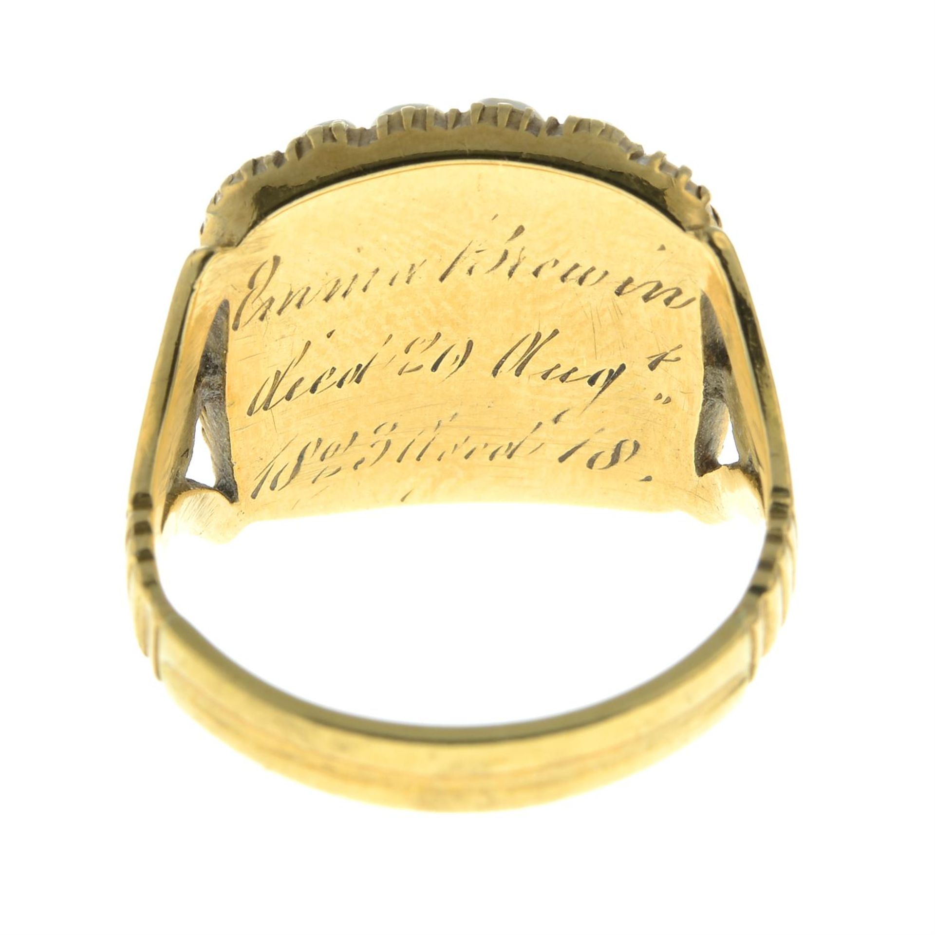 A late Georgian 18ct gold glazed woven hair memorial ring, with black enamel and split pearl - Image 4 of 5