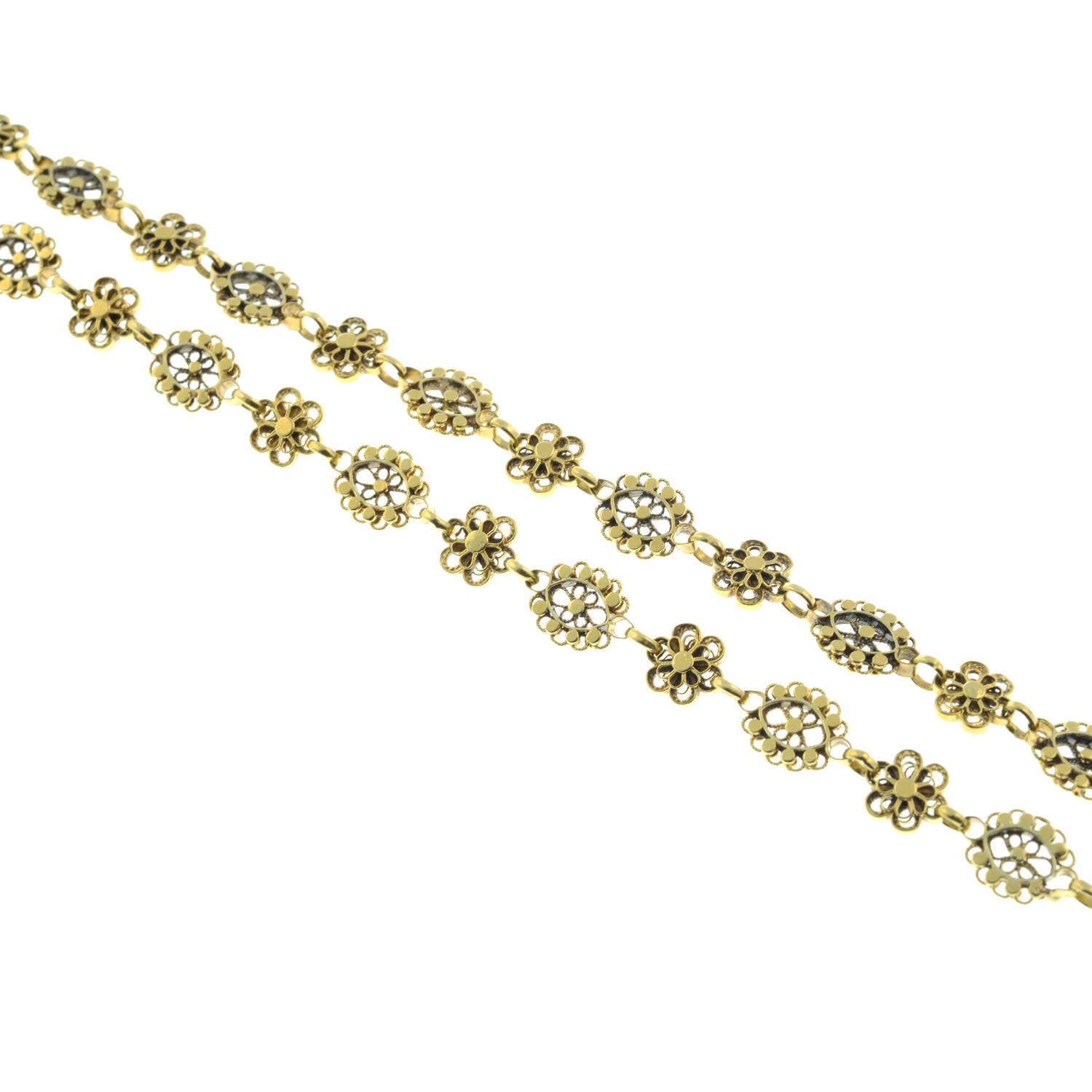 A 19th century gold filigree necklace. - Image 3 of 3