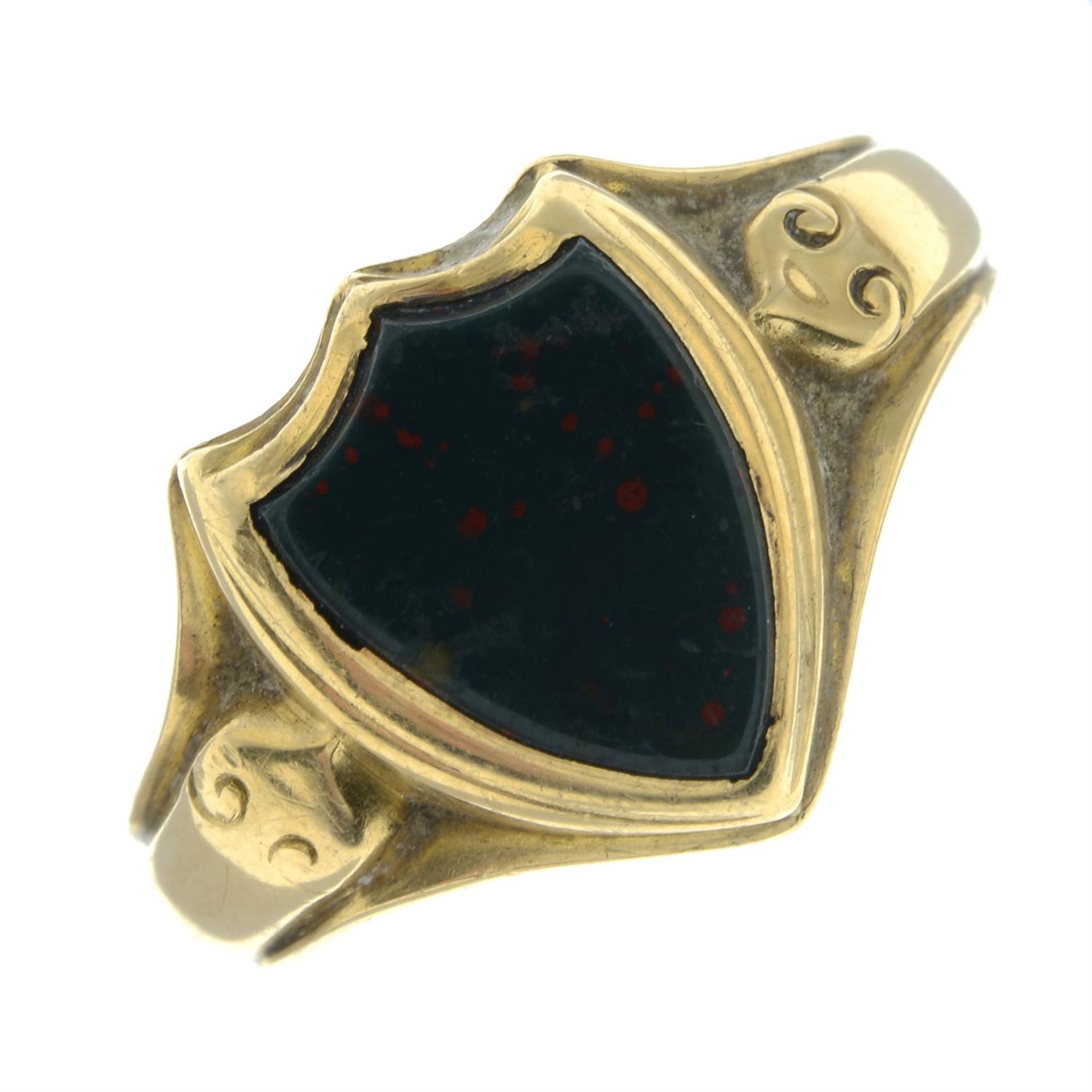 An Edwardian 18ct gold shield-shape glass signet ring. - Image 2 of 5