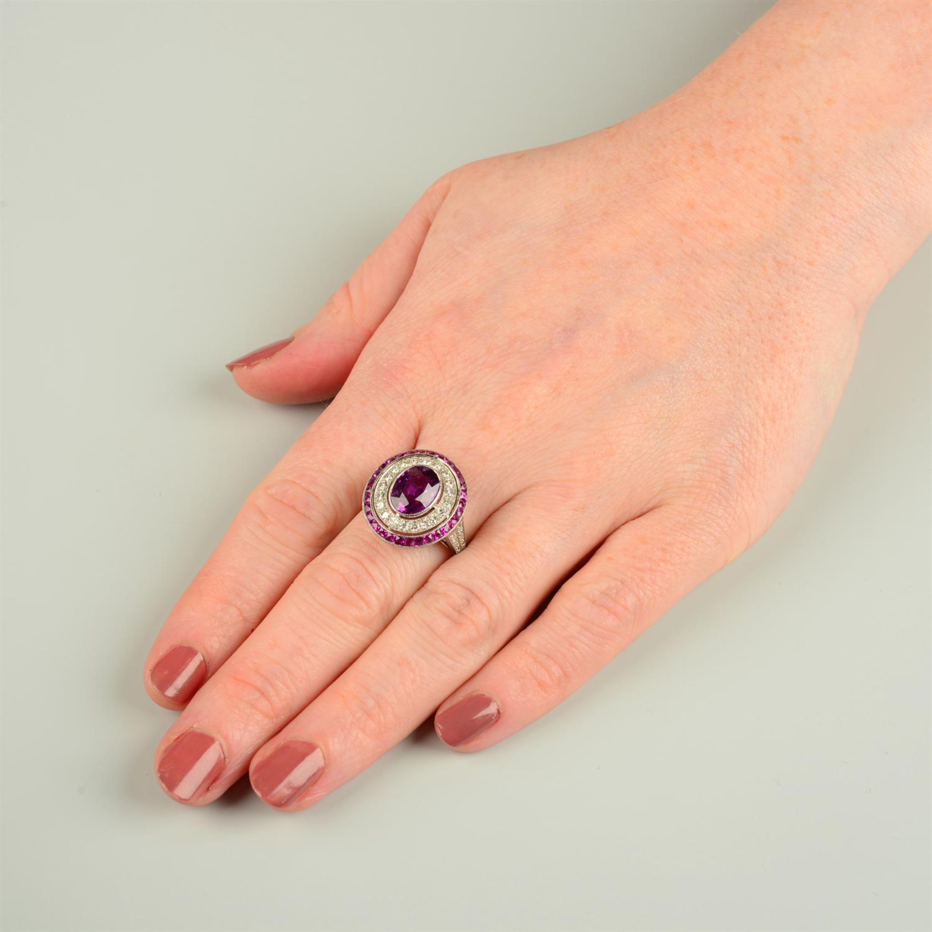 A ruby and diamond dress ring, by JoAq. - Bild 5 aus 5