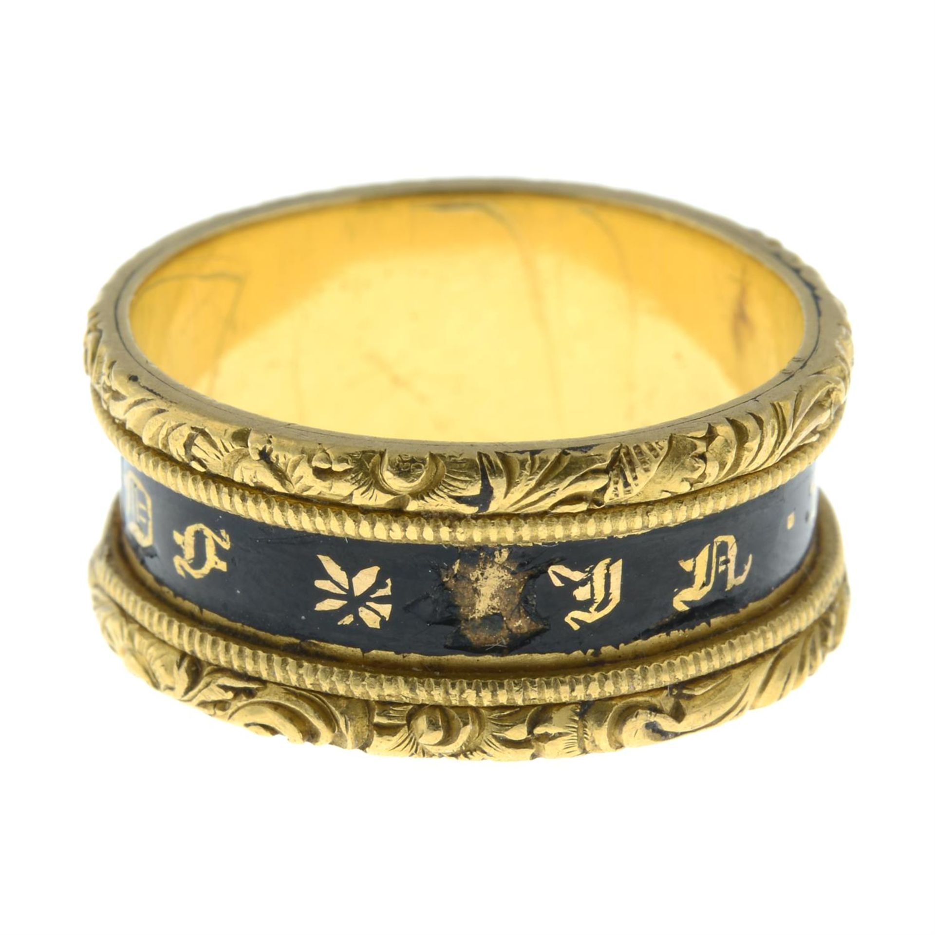 An early Victorian 22ct gold black enamel and gilt 'In Memory Of' band ring, with foliate embossed - Image 4 of 5