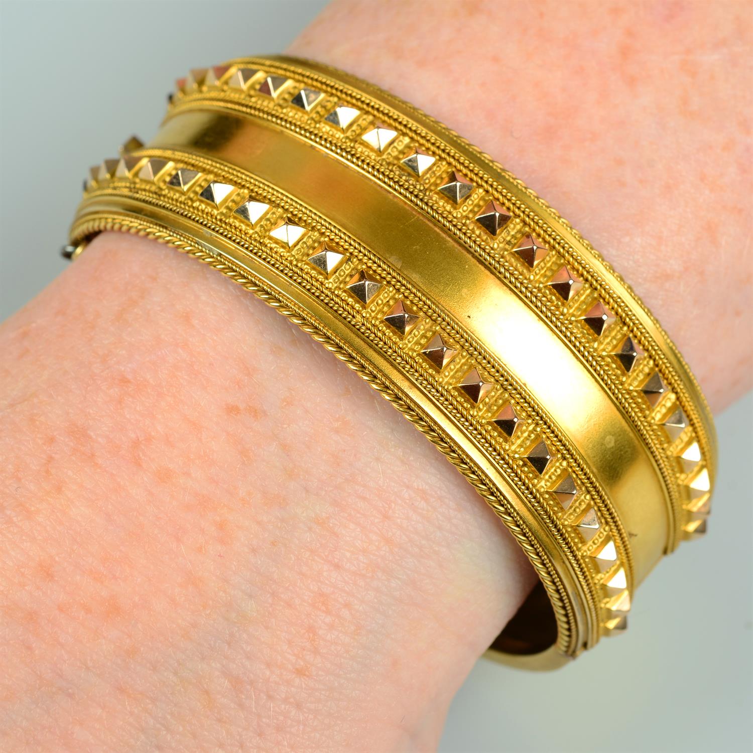 A late Victorian gold geometric, hinged bangle.