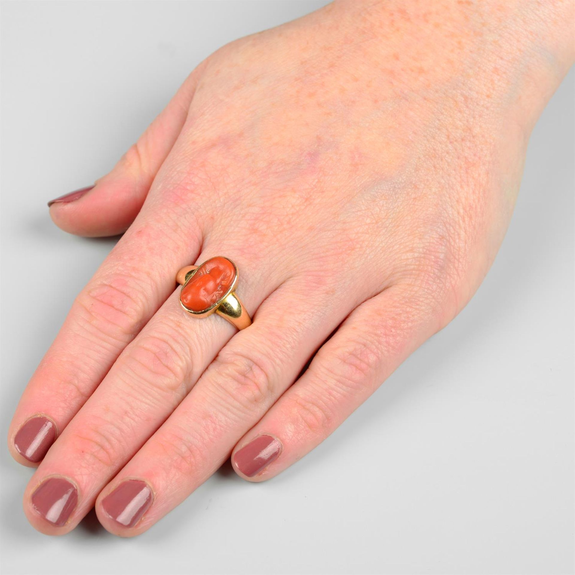 An early 20th century gold coral cameo ring. - Image 5 of 5