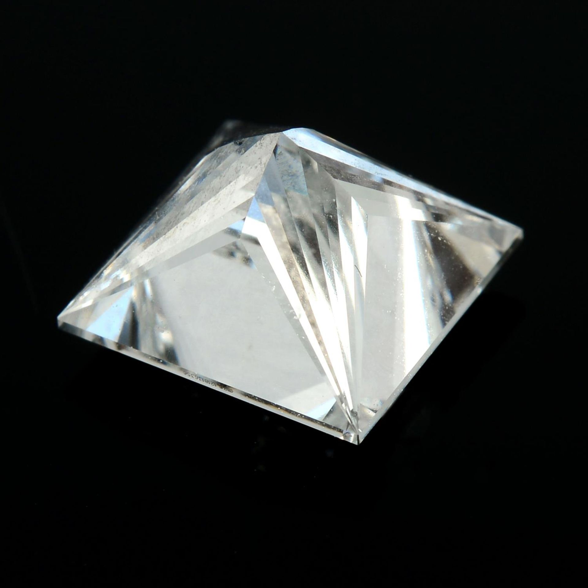 A loose 2.01cts, square-shape diamond, with mount. - Image 5 of 5