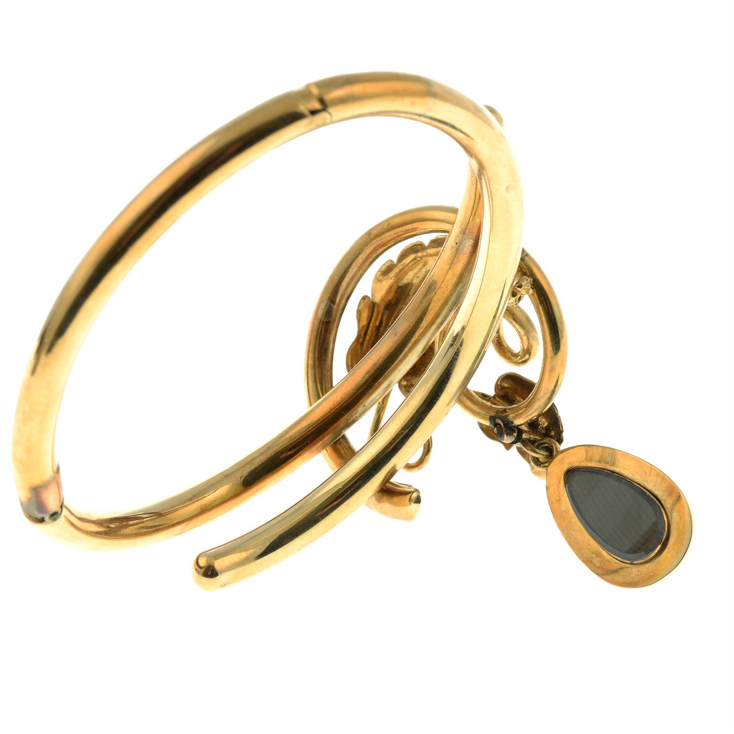 A mid to late Victorian 14ct gold foliate hinged bangle, with garnet locket drop. - Image 3 of 3