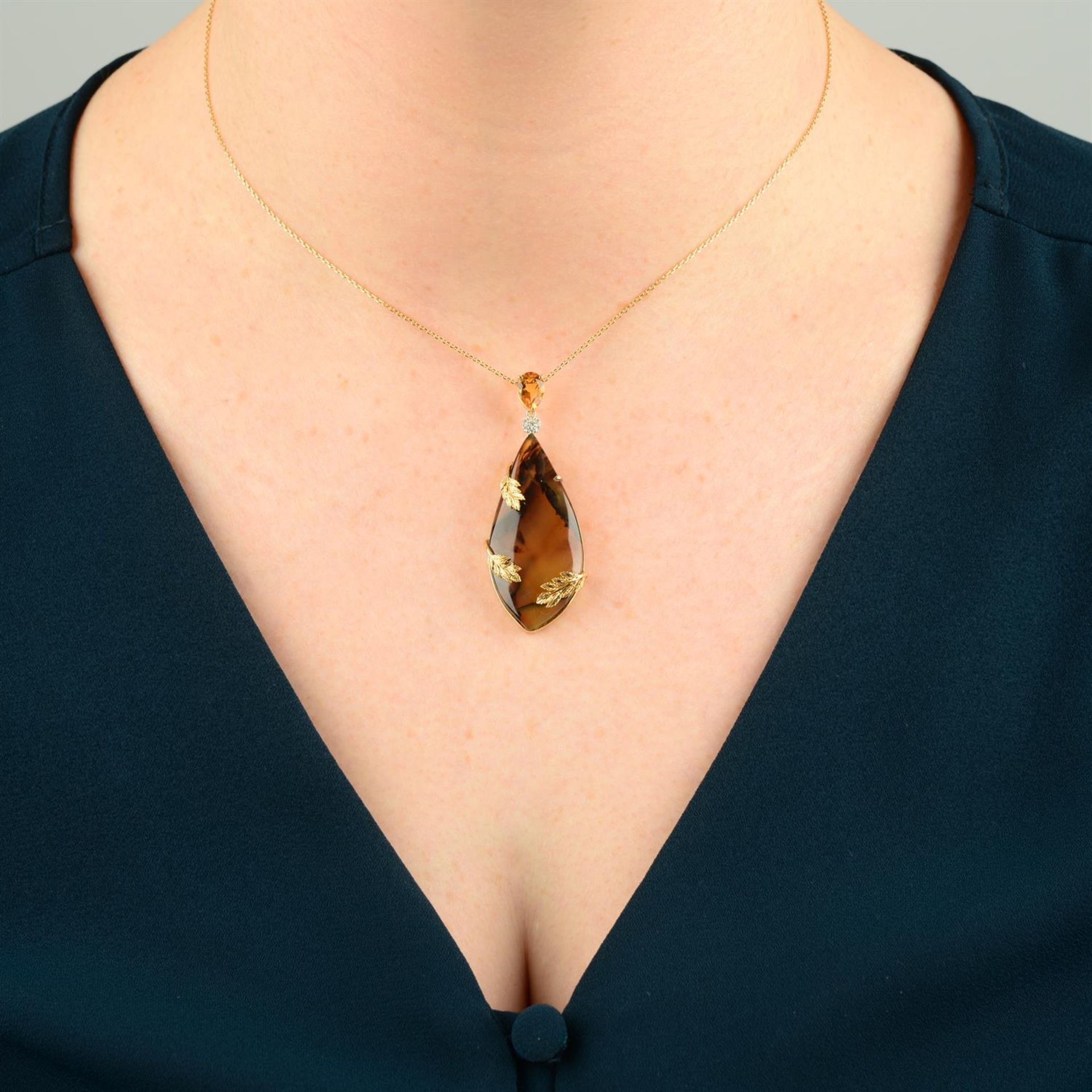 An agate, citrine and diamond pendant, with chain. - Image 5 of 5